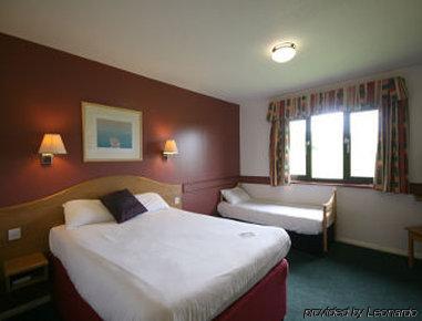 Days Abington - Glasgow 3*